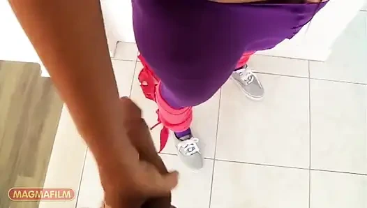 Супер сексуальная с большой грудью Тини из Америки