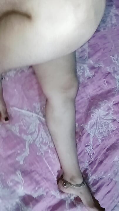 Hot mammi ne mere ghar aakar apni chut kyu chudwati kya maama ne le nhi paa rhe the maami hot hi chut bhi tight hi bazne layak hi iski gaand