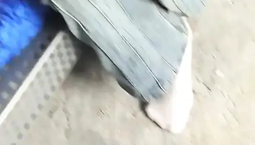 Cewek nakal rambut pirang dengan toket kecil lagi asik fingering memeknya di ruangan casting bokep