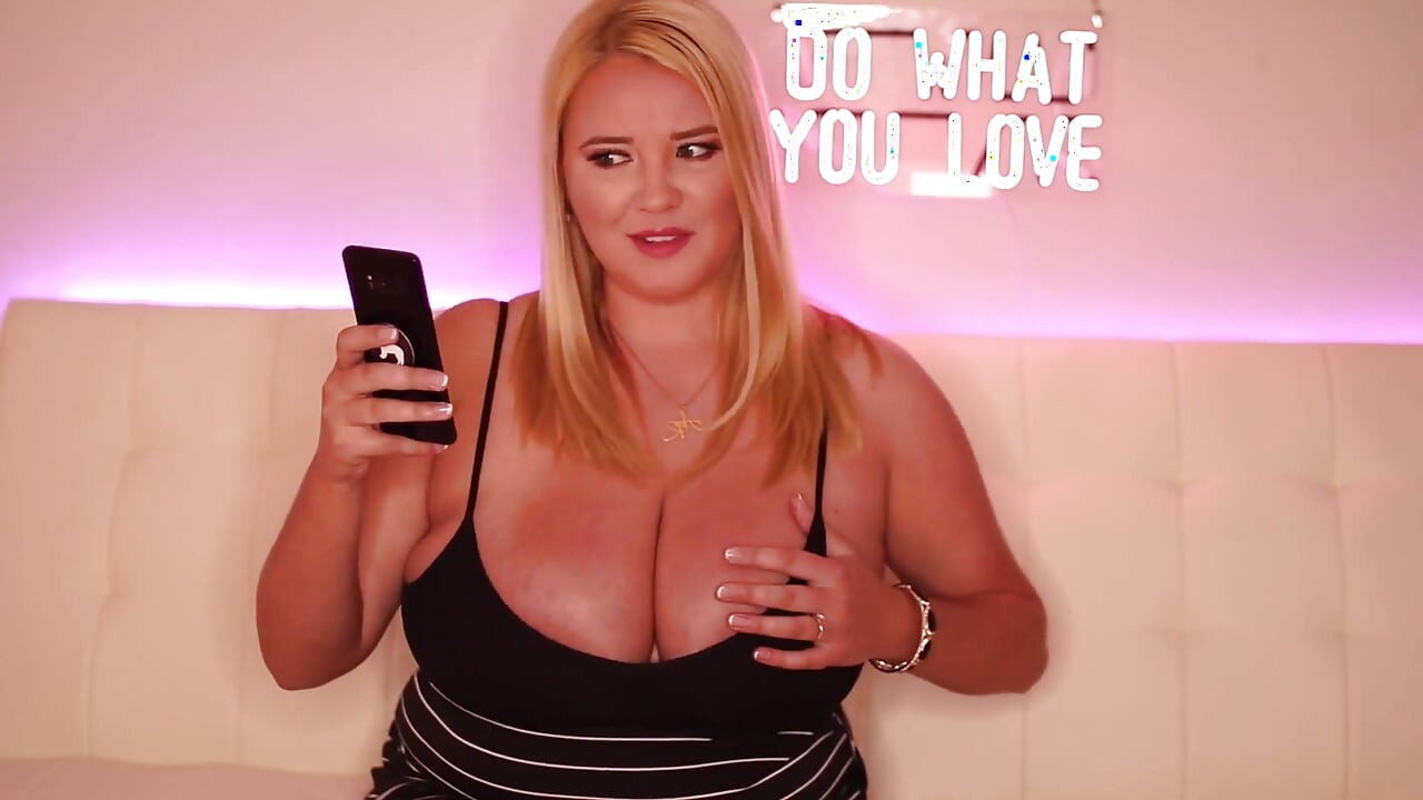 Atingere de țâțe și răsuciri de limbă