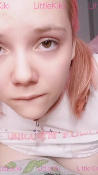 Min TEEN stedsøster får min pik hård, så hun kan sutte den! | Clip 1
