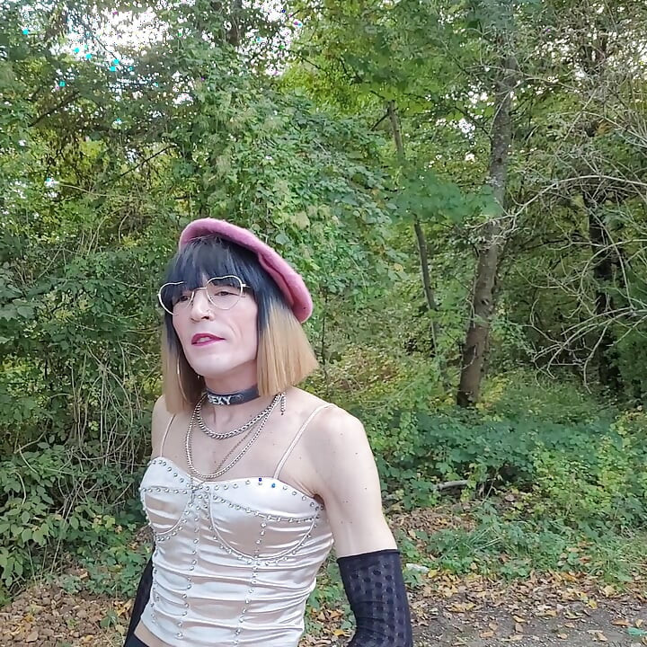 Exhibit P🚗U B L I C en Pute on a Parking Lot in the Forest, at La Faisanderie 91. Fanciful Tights, Thong [4sep25] Meet CoKiiNE! VaneSsaBiTCHx