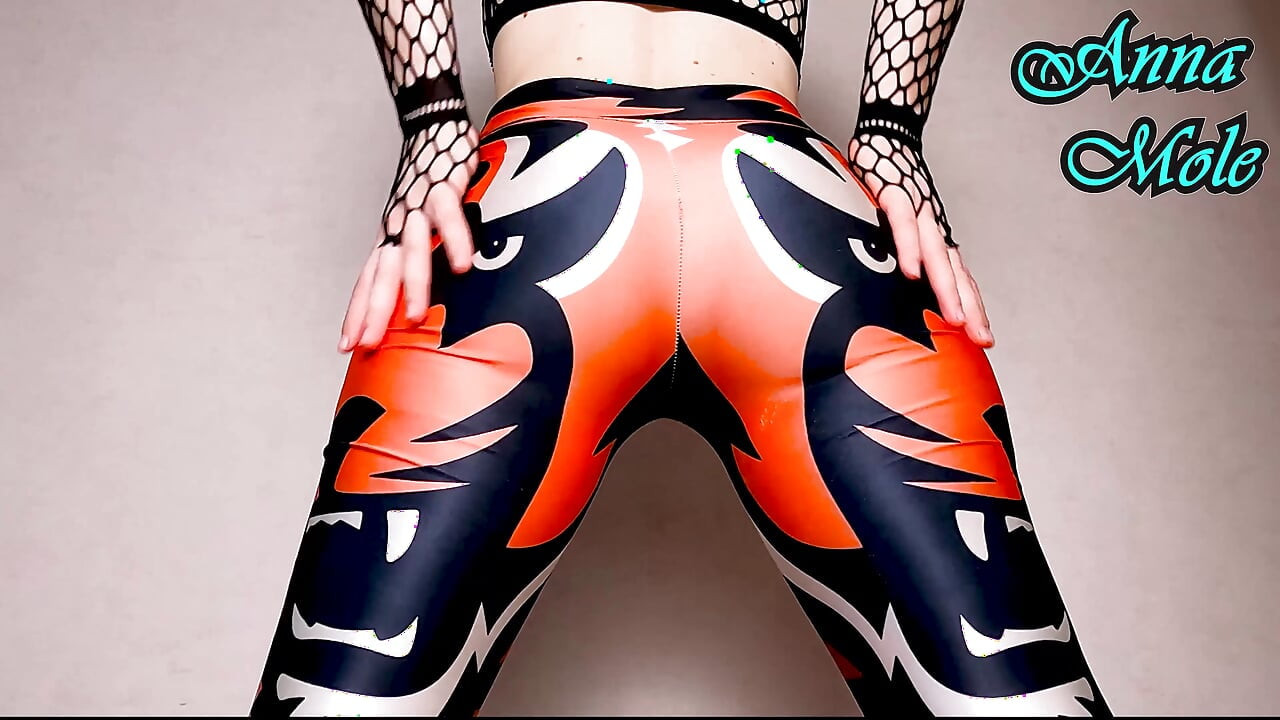 PAWG in Spandex Leggings Spanked Her Ass and Rode a Big Ribbed Dildo