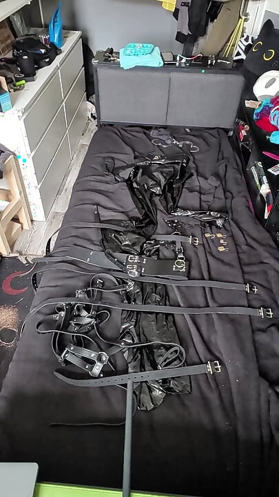 stuck to bed with ice lock