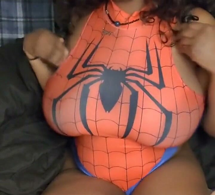 Juego con las tetas