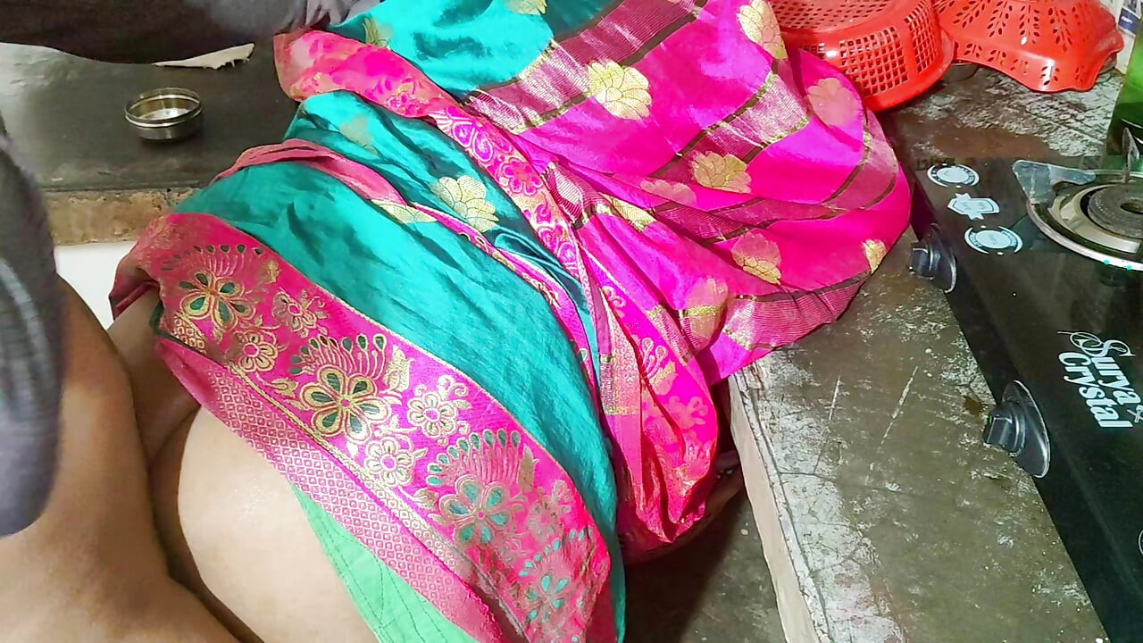 Mamá chupando gran culo de polla