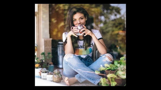 Goddess Victoria Justice Feet Worship (With Moans)