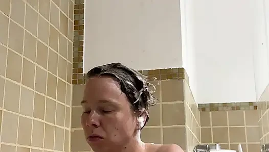 Teen with Hot Sagging Tits