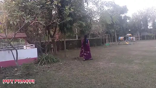 Desi Goan ki bhabhi din ko chupke aayi jungle me chudne, Desi village bhabhi fuck in jungle at evening