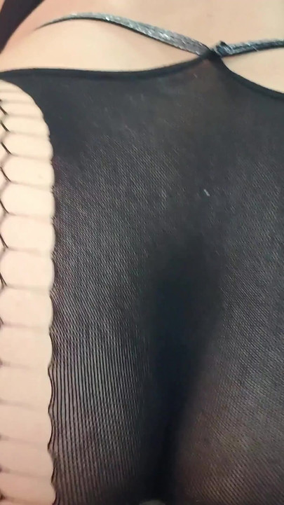 Olgun ateşli latin orta yaşlı seksi kadın komşum bana biniyor, görünür döl, gerçek bir çift olarak gerçek amatör seks