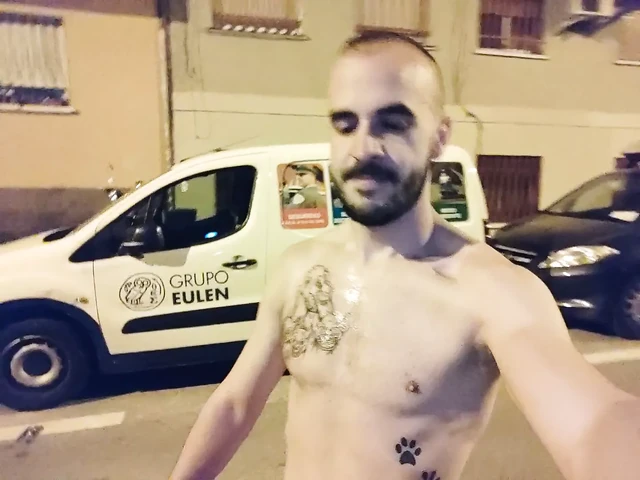 Xisco go naked to the street