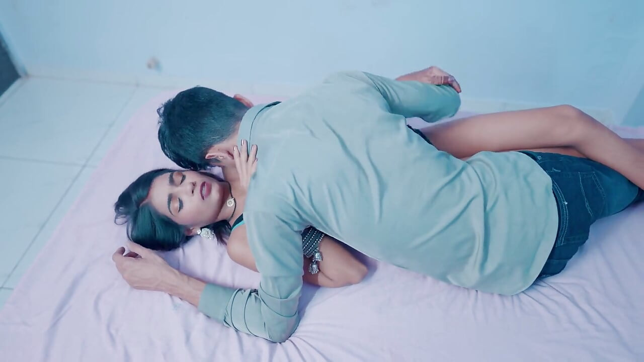 Sexy Slim Hot Girlfriend Enjoyed Early Morning Sex with Her Boyfriend