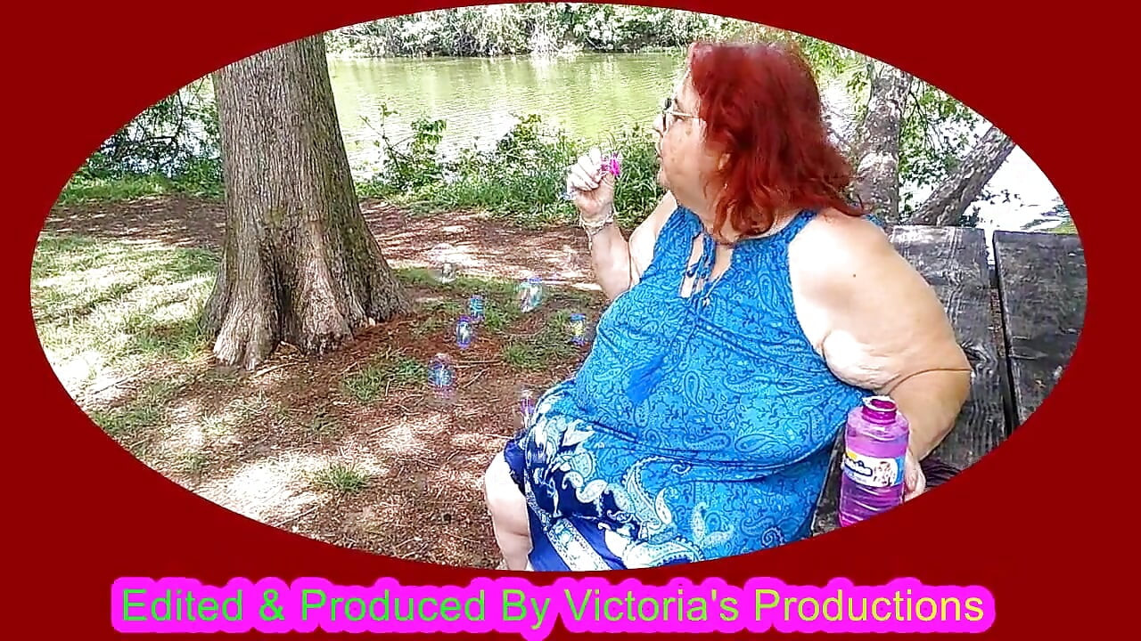 Spring Time I Love to Blow Bubbles in the Park for You!