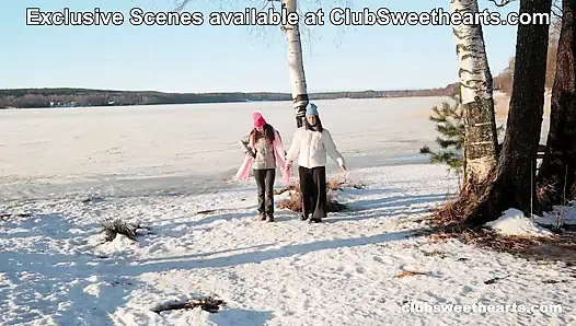 Холодный бодрящий день! Просто идеально подходит для селфи и поедания киски в ClubSweethearts