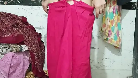 Priya lagi asik mandi bareng di kamar mandi