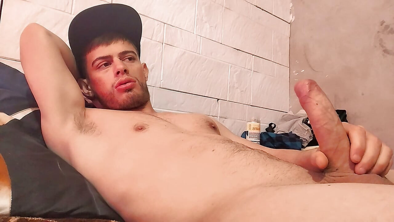I masturbate in my bed 🤤