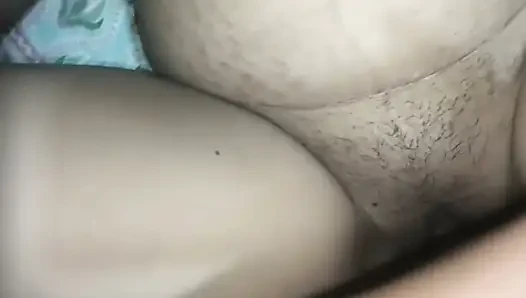 23 yaşındaki bebe amcığını zar zor sikiyor