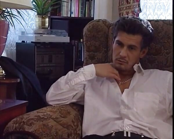 Lesbiene retro ling pizda blondei sexy la petrecere anală cu penetrare dublă