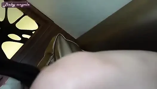 Asli amatir. Pengalaman terbatas cewek cantik dengan senyuman cerah ini menunjukkan reaksi aslinya saat pertama kali ketemu sama pria yang lagi sange berat