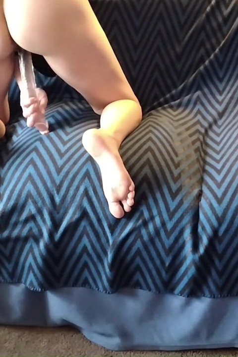 Tachinându-mi pizda cu vibratorul Meu violet (260510f)
