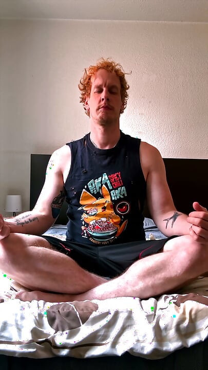 Hard cock meditation JOI - erotyczne oddychanie, zabawa sutkami, głaskanie kogutów, jedzenie wstępnego jedzenia