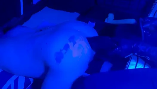 Kirli koyu yumruk sokma