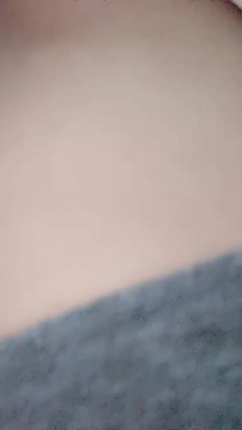 CRIADA INOCENTE SIGUE EL COMANDO DEL JEFE Y ENGAÑA PARA TENER SEXO | Clip 1