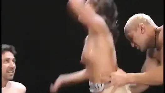 Harika götlü güzel anal genç esmer içinde iki çift yarak birden seviyor