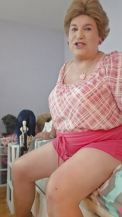 Weiche pralle reife sissy wartet auf heißen jungen liebhaber!
