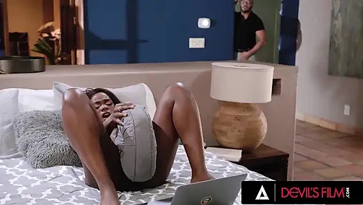 Film mesum - ana foxxx memeknya direkam sama pria tua sampai dientot sama suaminya
