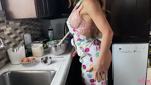 Twistys - cherie deville si tante semok yang lagi asik ngentot di dapur