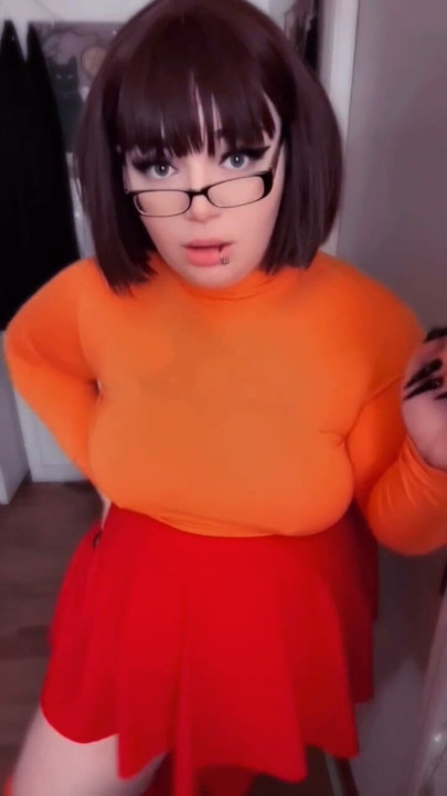 Daphne and Velma | Clip 1
