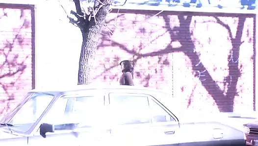 Сногсшибательную европейскую крошку трахнули в рот перед жестким анальным сексом с черным доминантом