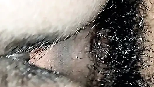 Pasangan nyata berbagi momen malam pribadi dengan chemistry murni dan romansa alami. Video ini