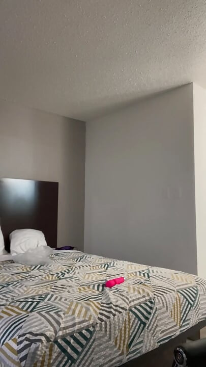 ラテックスのシシーがブレスプレイに挑戦する