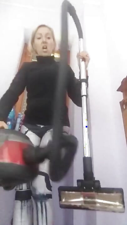 それは本当にセクシーな掃除機だ!
