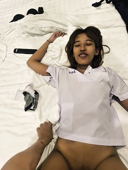 Thailändische studentin mit kurzem haar, cheftorvip