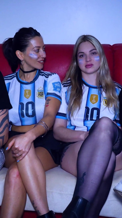 when you get together with a friend to watch the soccer game and you end up to celebrate FIT-keilabassi-when you get together with your partner | Clip 2
