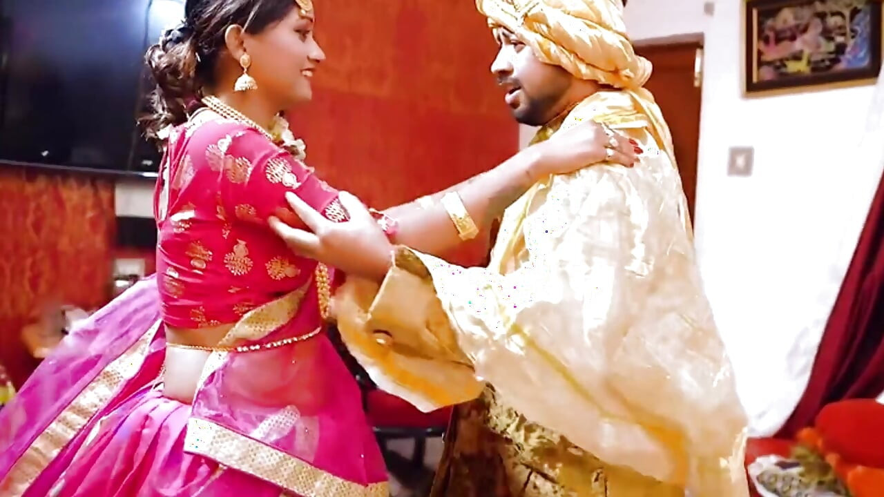 Raja ne naukrani ko sona dekar khusi khusi chod diya