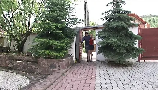 Мачеха делит большой хуй с падчерицей