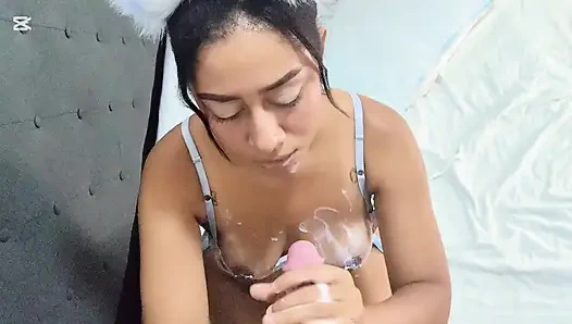 Üvey babam benimle oynamak istedi ve sonunda ona oral seks yaptım