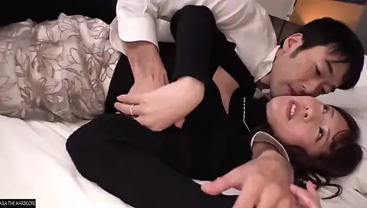 Hand job: gak bisa muasin memek cewek imut ini