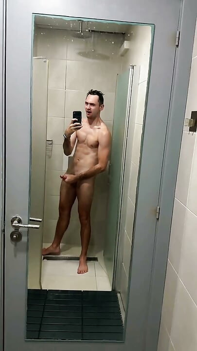 Masturbarse en la ducha posterior al entrenamiento