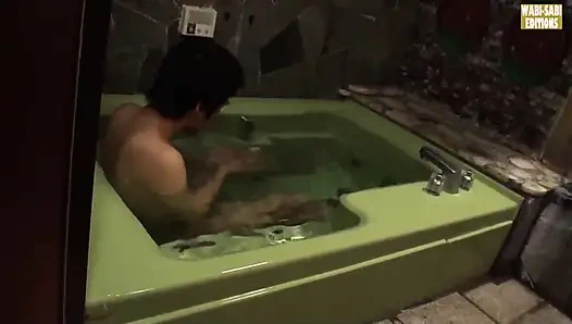 Pasangan baru yang baru dewasa dibawa pulang yang menjadi sangat terfokus pada keinginan pribadi -adegan4