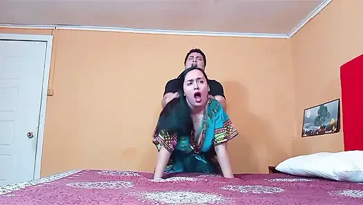 Ich fand eine indische Tante allein zu hause und fickte sie von hinten.