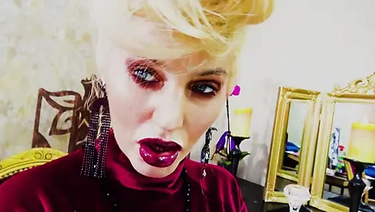 Vinylgloss ruj ısırıyor