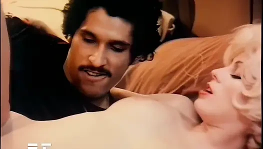 Cewek hot rambut pirang dientot habis-habisan sama cowok besar