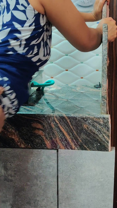 부엌에서 따먹히는 바람피는 집 마누라