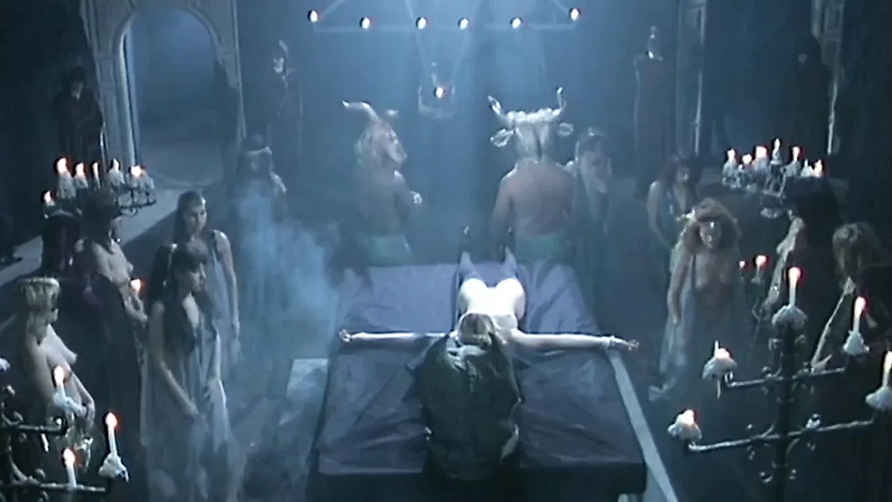 Prive (2002)