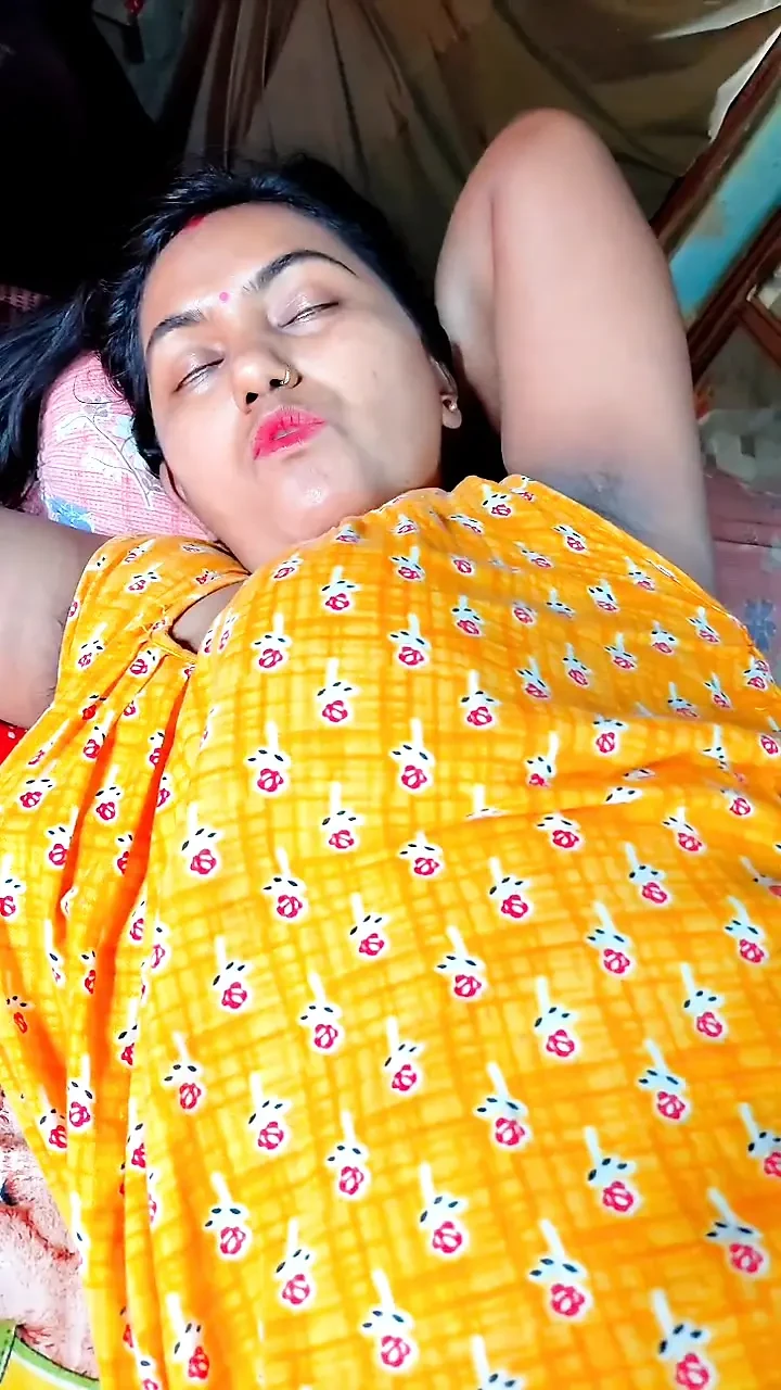 Share A Bed With My Stepsister After A Rainy Day